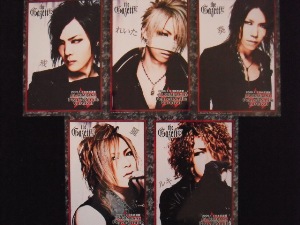 the GazettE れいた サイン入フォト・ピック・トレカ