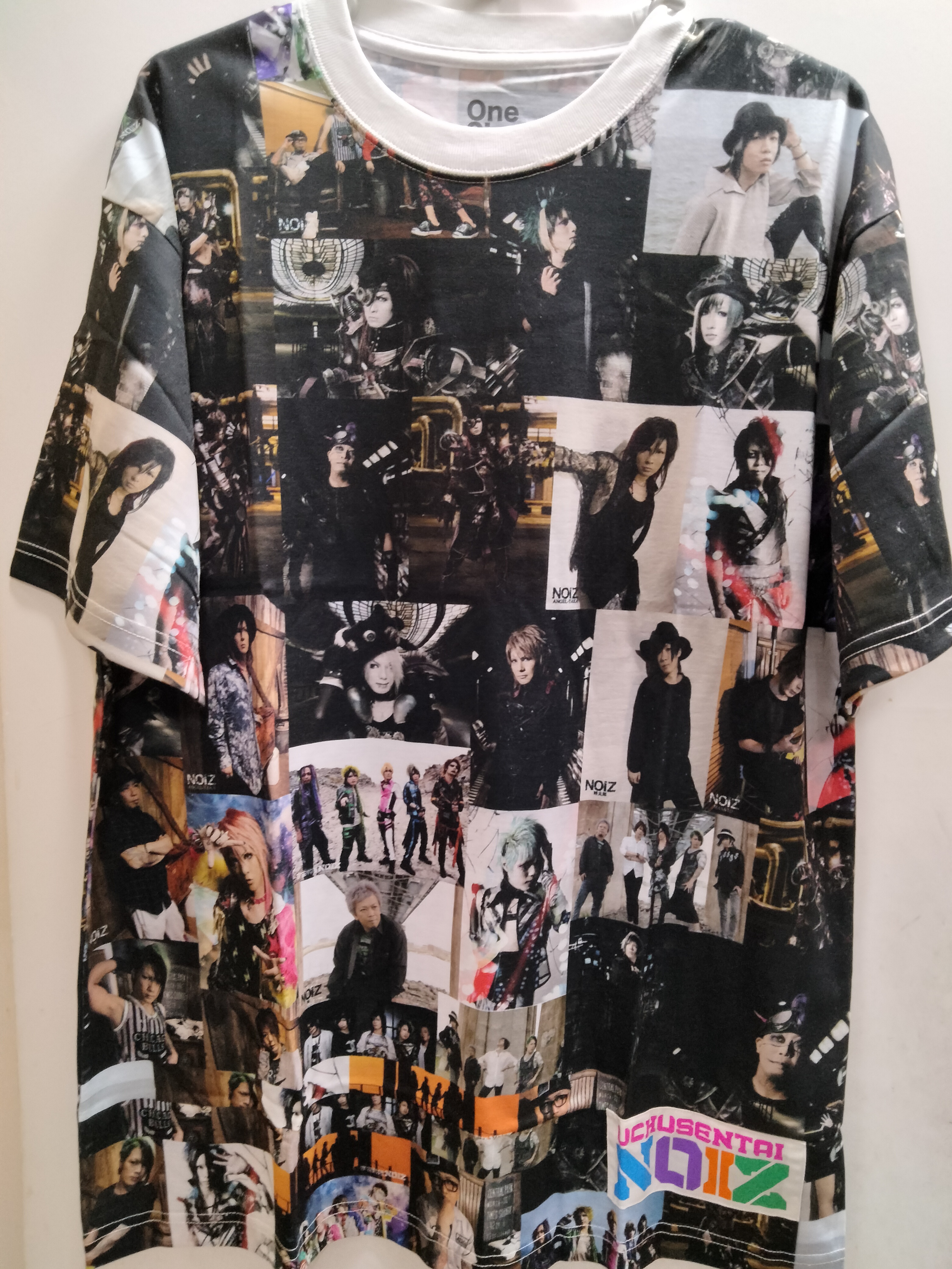 UCHUSENTAI:NOIZ の グッズ シャツ（ノイズフォトTee）