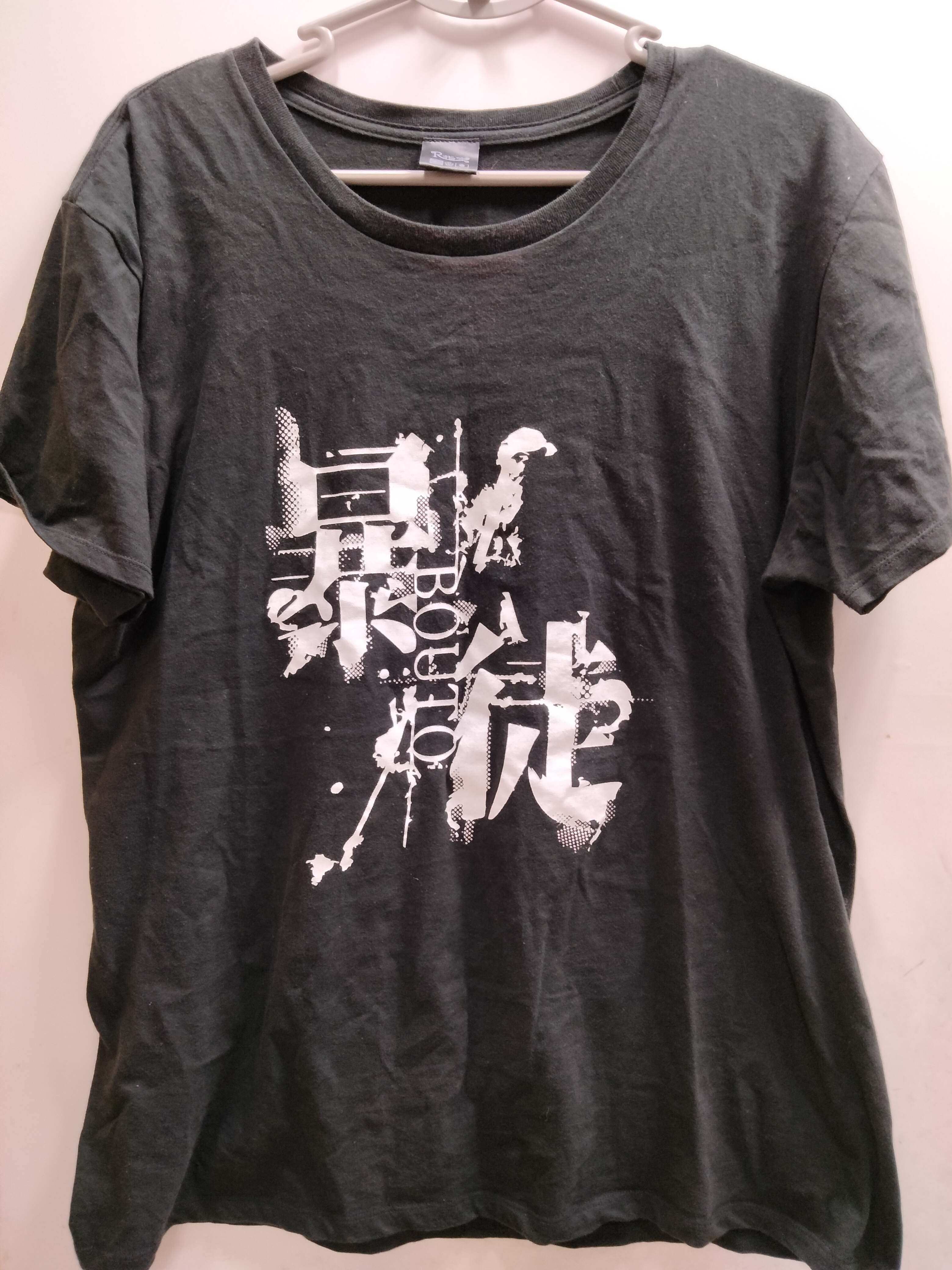 R指定 の グッズ シャツ（暴徒）