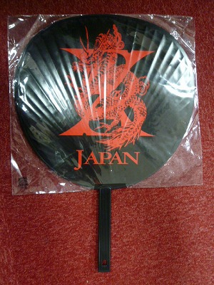 X JAPAN の グッズ うちわ(赤)